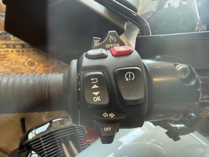 2025 BMW R 18 Blacked Out