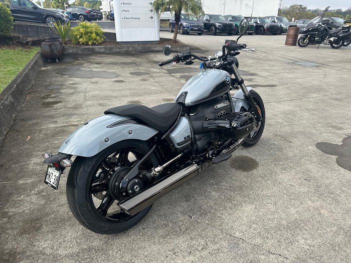 2025 BMW R 18 Blacked Out