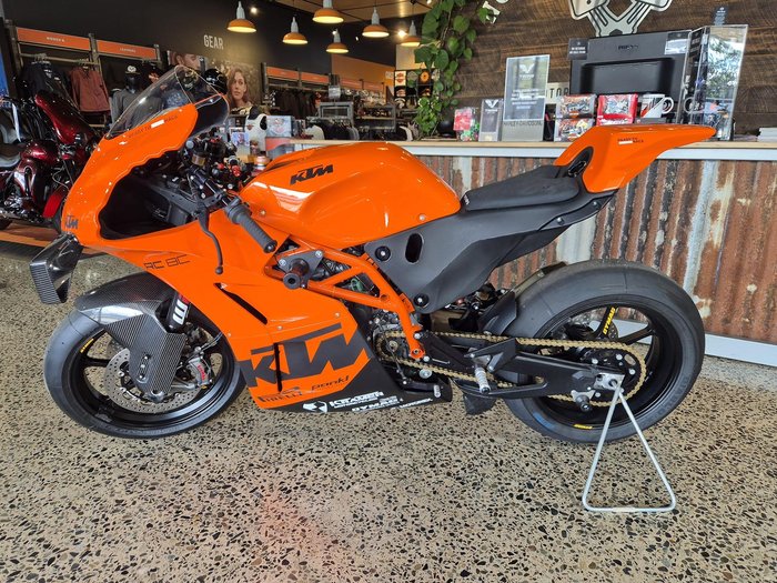 2022 KTM RC 8C