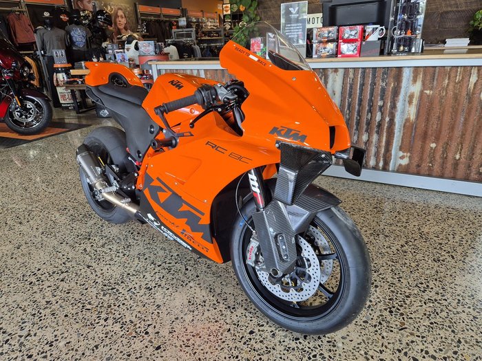 2022 KTM RC 8C
