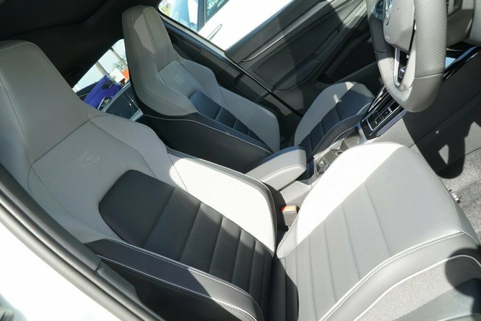 2025 Volkswagen Golf 110TSI R-Line