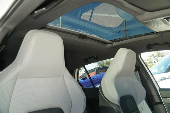 2025 Volkswagen Golf 110TSI R-Line