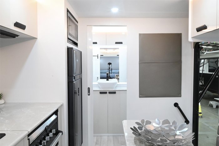 2025 VICTORY CARAVANS Trophy 17'6 