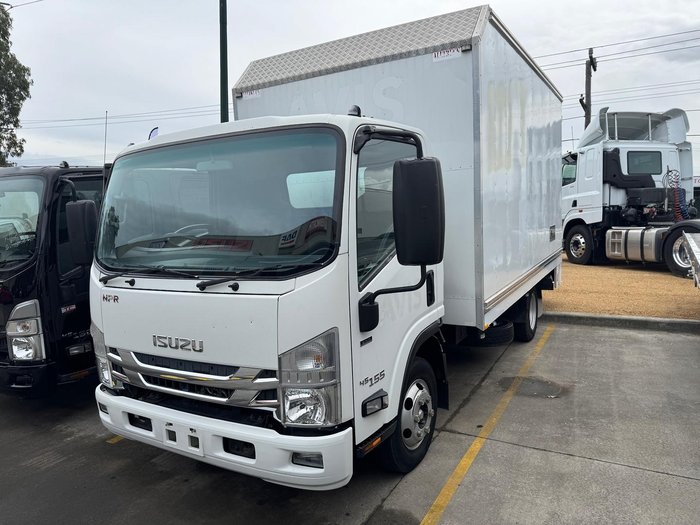 2019 Isuzu 45/155 Isuzu Npr 45/155 PANTEC WITH LIFTER