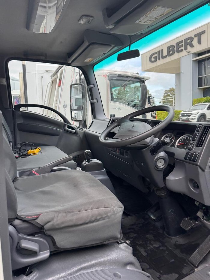 2019 Isuzu 45/155 Isuzu Npr 45/155 PANTEC WITH LIFTER