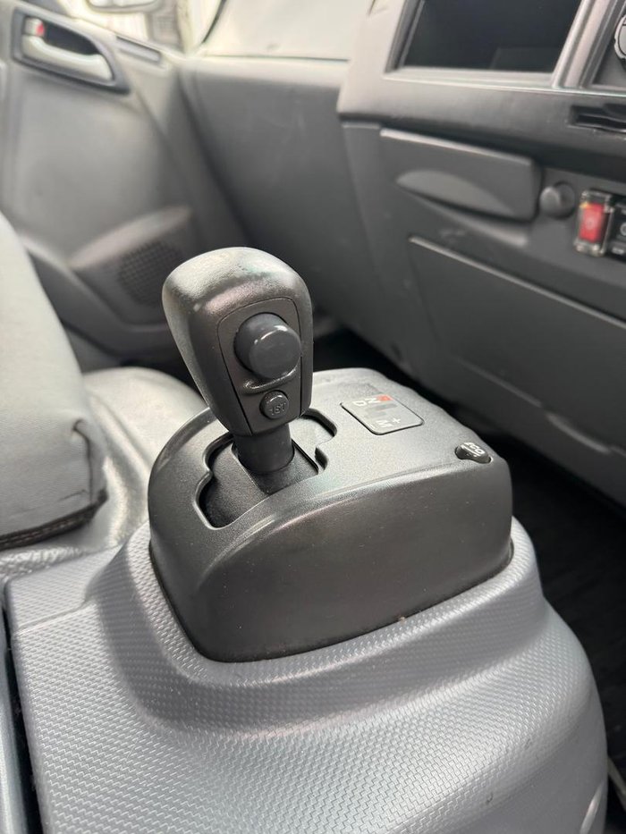 2019 Isuzu 45/155 Isuzu Npr 45/155 PANTEC WITH LIFTER