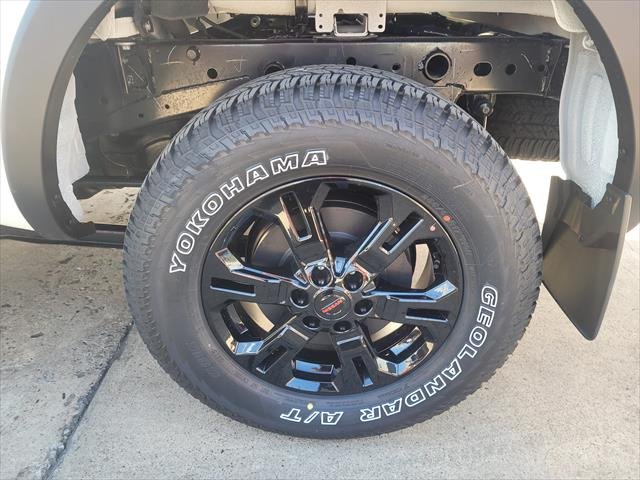 2025 NISSAN D23 PRO- NAVARA 4X4 2.3 DSL AUTO DC P4X WHITE PEARL
