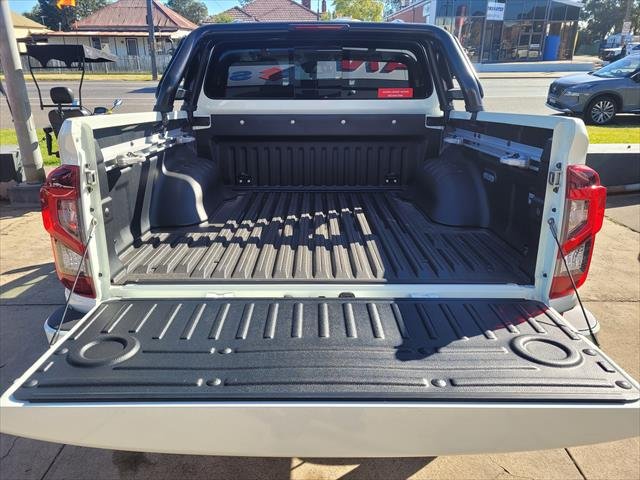 2025 NISSAN D23 PRO- NAVARA 4X4 2.3 DSL AUTO DC P4X WHITE PEARL