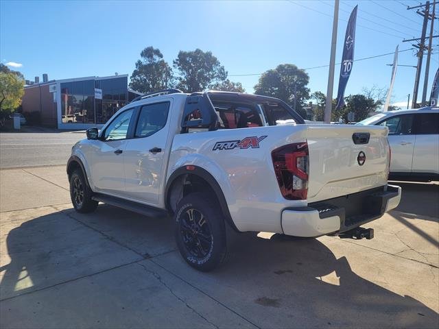 2025 NISSAN D23 PRO- NAVARA 4X4 2.3 DSL AUTO DC P4X WHITE PEARL