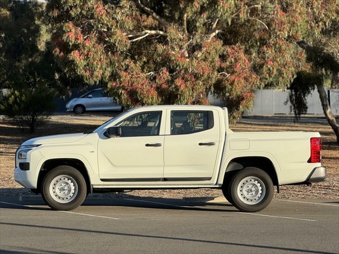 2024 Mitsubishi Triton GLX