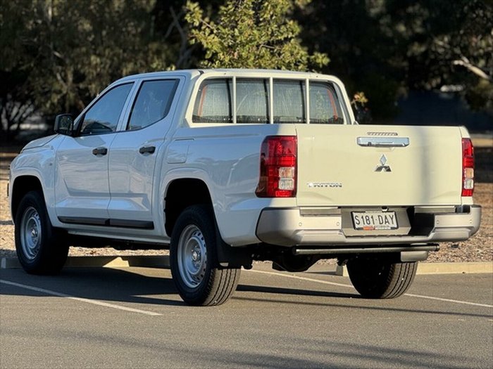 2024 Mitsubishi Triton GLX