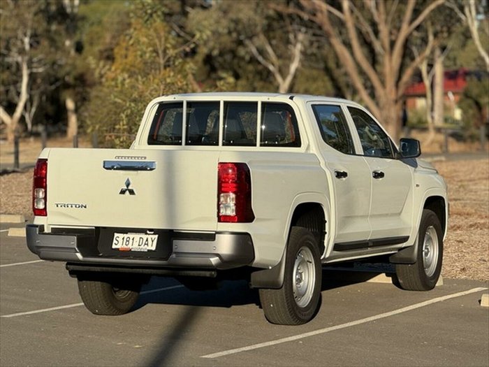 2024 Mitsubishi Triton GLX