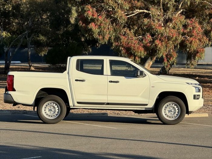 2024 Mitsubishi Triton GLX