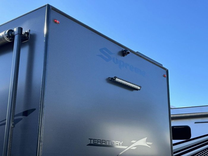 2025 Supreme 2110_C_K2e5b_T Territory 21'10 2 Bunk