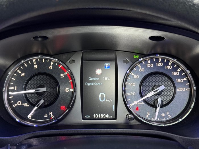 2022 Toyota Hilux SR