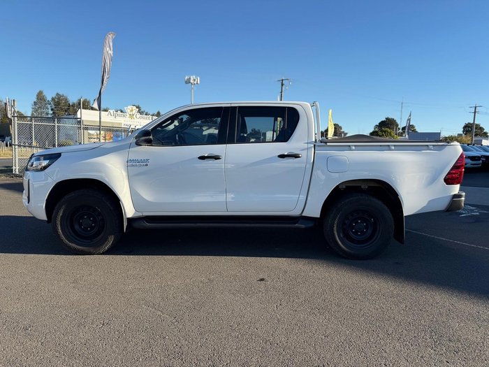 2022 Toyota Hilux SR