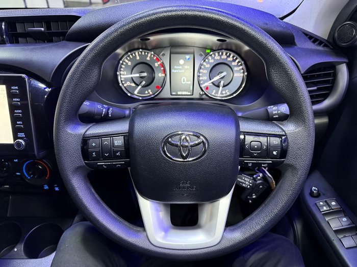 2022 Toyota Hilux SR