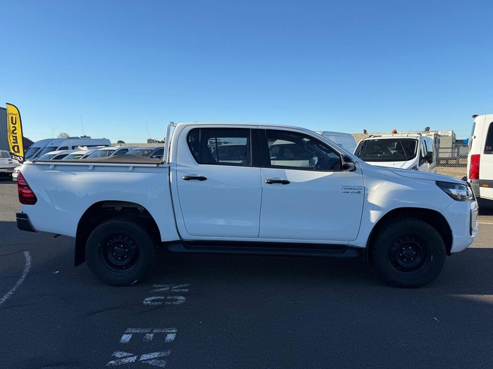 2022 Toyota Hilux SR