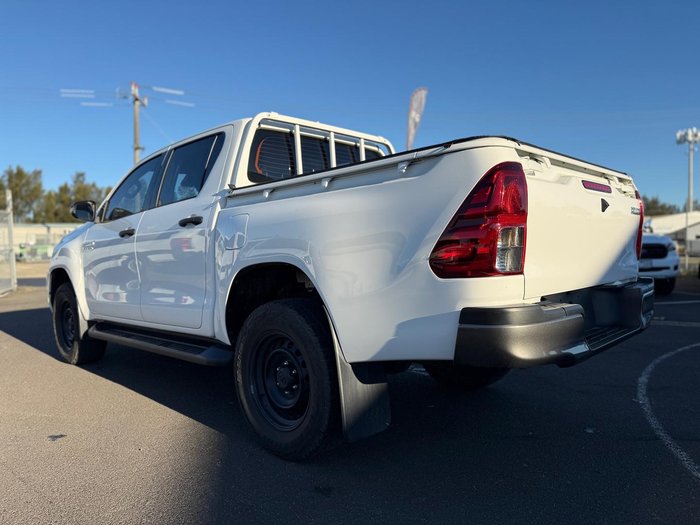 2022 Toyota Hilux SR