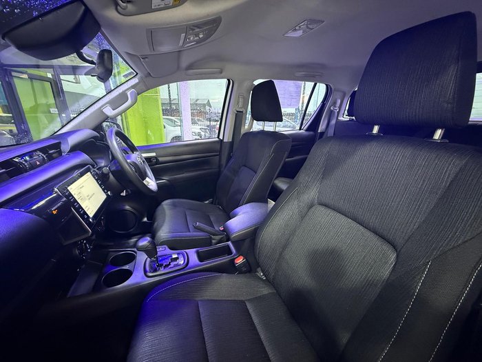 2022 Toyota Hilux SR