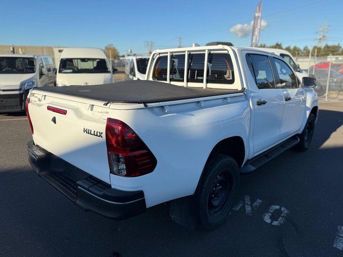 2022 Toyota Hilux SR