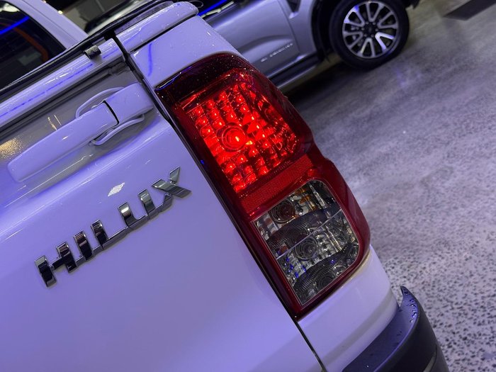 2022 Toyota Hilux SR
