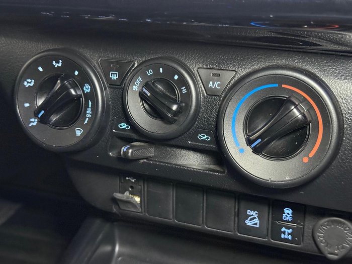 2022 Toyota Hilux SR