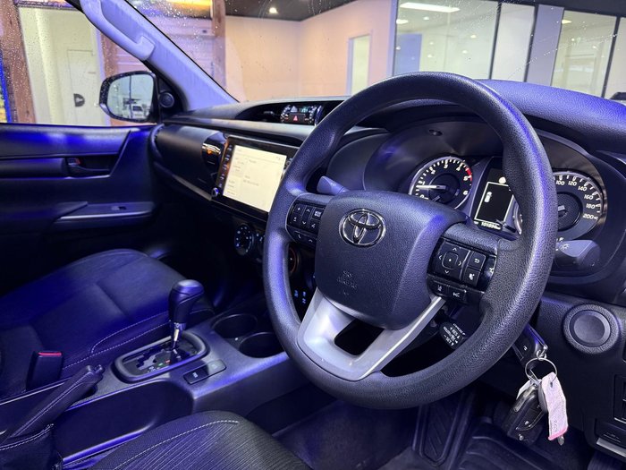 2022 Toyota Hilux SR