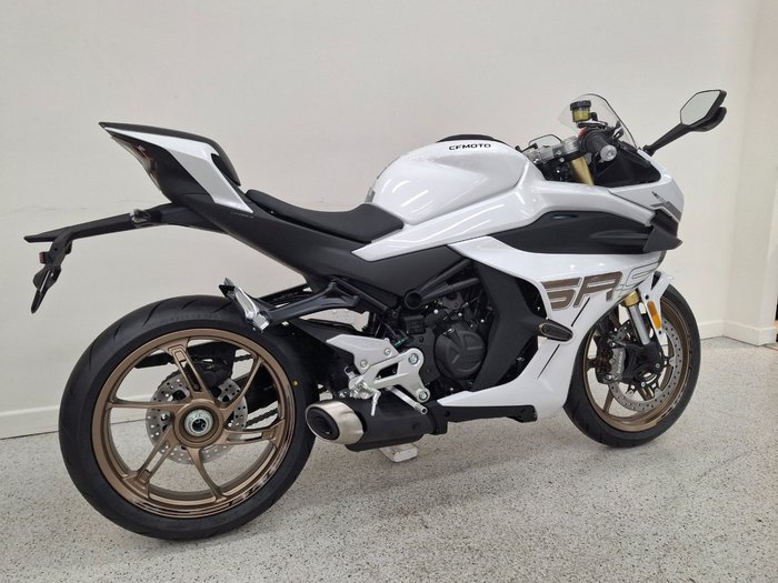 2025 CFMOTO 450 SR S White