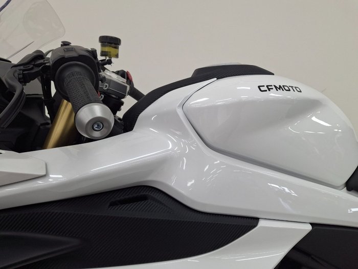 2025 CFMOTO 450 SR S White