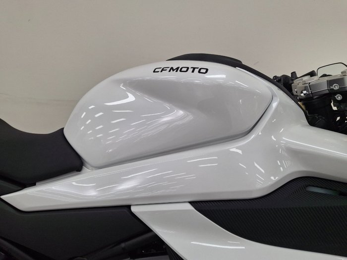 2025 CFMOTO 450 SR S White
