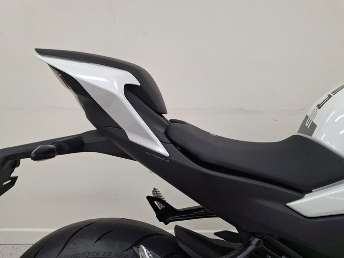 2025 CFMOTO 450 SR S White