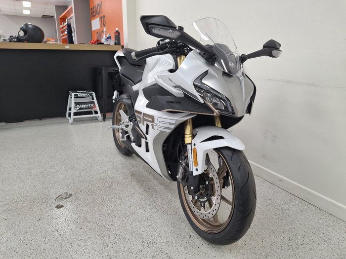 2025 CFMOTO 450 SR S White