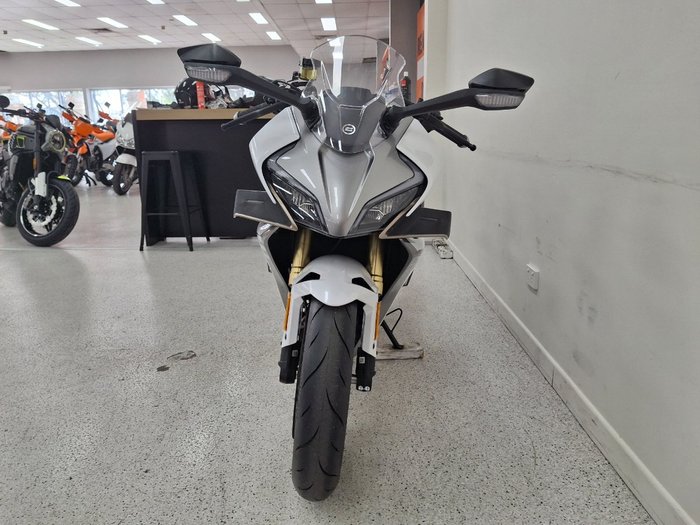 2025 CFMOTO 450 SR S White