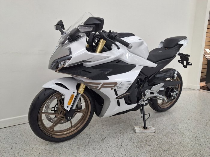 2025 CFMOTO 450 SR S White