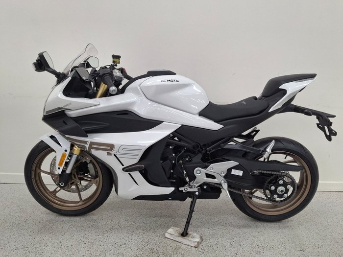 2025 CFMOTO 450 SR S White