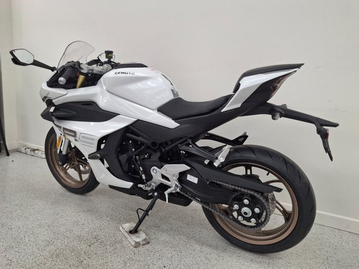 2025 CFMOTO 450 SR S White