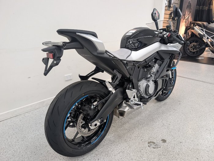 2025 CFMOTO 2025 CF Moto 675CC 675SR-R ABS Road NEBULA BLACK