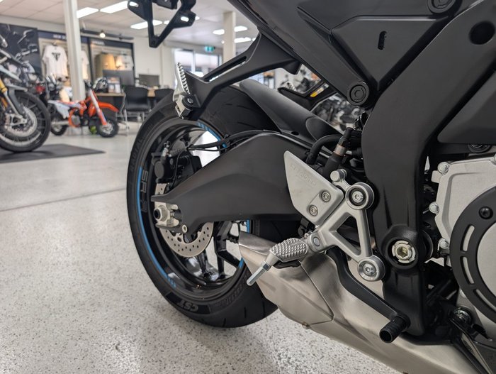 2025 CFMOTO 2025 CF Moto 675CC 675SR-R ABS Road NEBULA BLACK