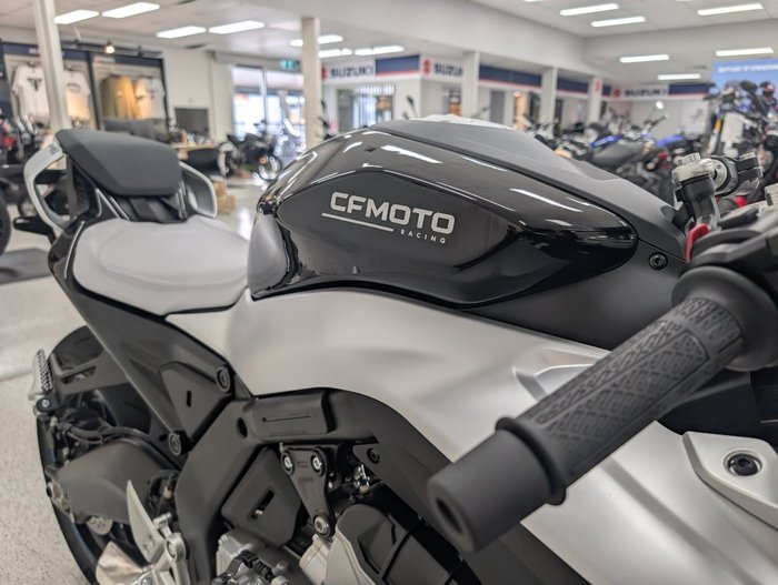 2025 CFMOTO 2025 CF Moto 675CC 675SR-R ABS Road NEBULA BLACK
