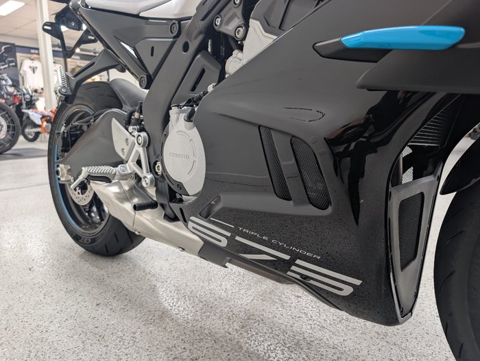 2025 CFMOTO 2025 CF Moto 675CC 675SR-R ABS Road NEBULA BLACK