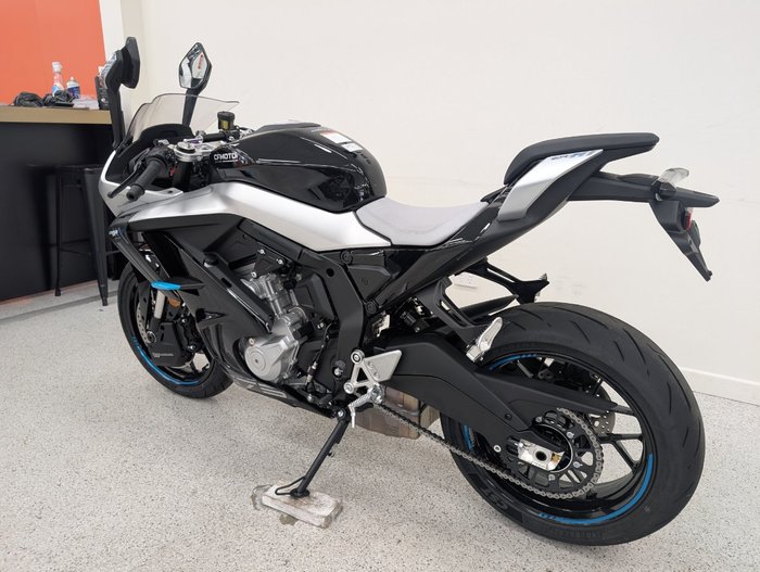 2025 CFMOTO 2025 CF Moto 675CC 675SR-R ABS Road NEBULA BLACK