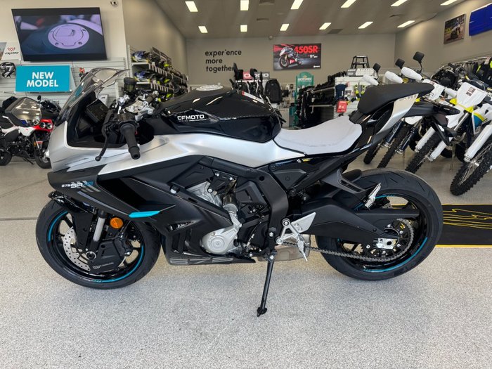 2025 CFMOTO 2025 CF Moto 675CC 675SR-R ABS NEBULA BLACK