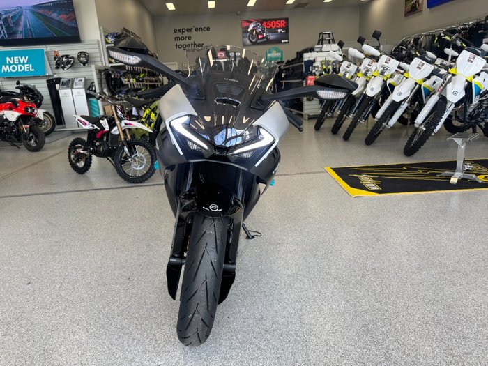 2025 CFMOTO 2025 CF Moto 675CC 675SR-R ABS NEBULA BLACK