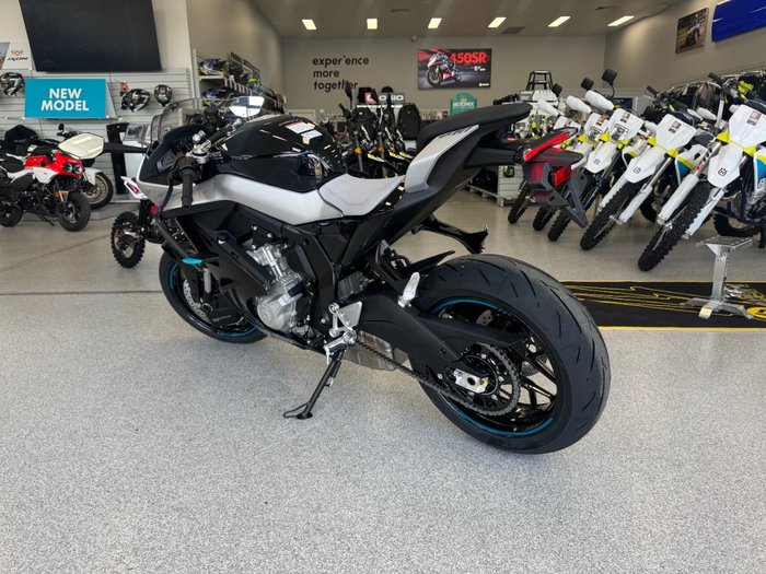 2025 CFMOTO 2025 CF Moto 675CC 675SR-R ABS NEBULA BLACK