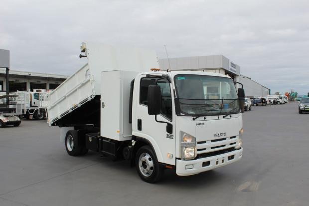 2011 Isuzu N-Series Tipper