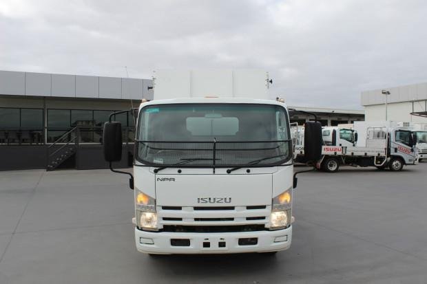2011 Isuzu N-Series Tipper