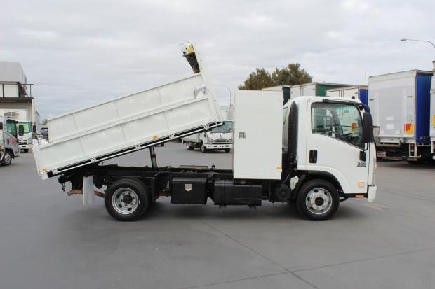 2011 Isuzu N-Series Tipper