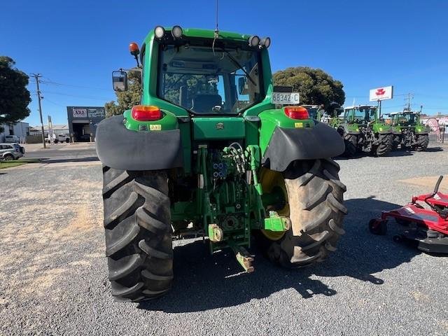 2005 TRACTOR John Deere 6520