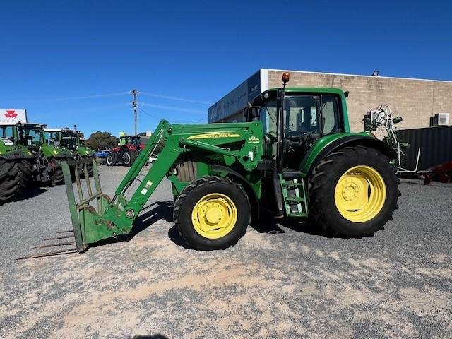 2005 TRACTOR John Deere 6520